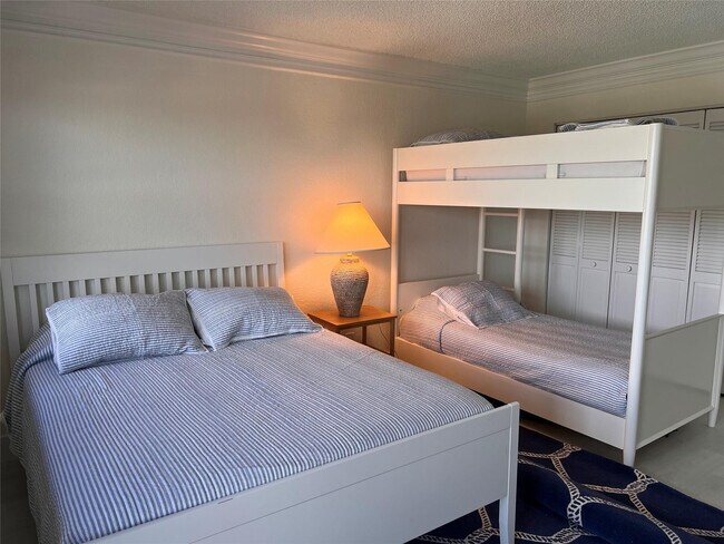 Building Photo - 4900 N Ocean Blvd