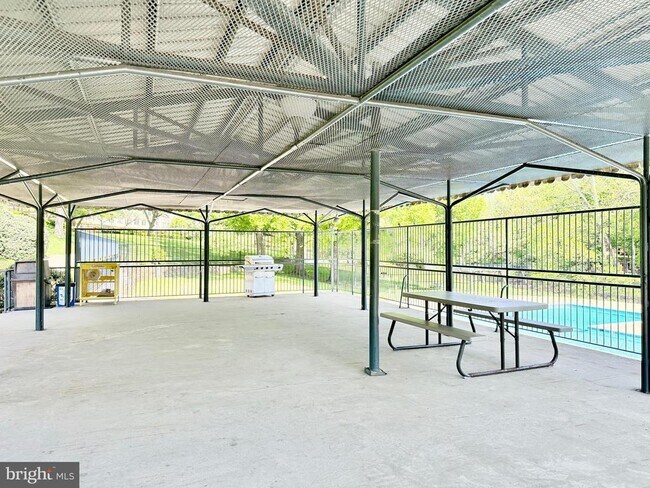 Building Photo - 10201 Grosvenor Pl