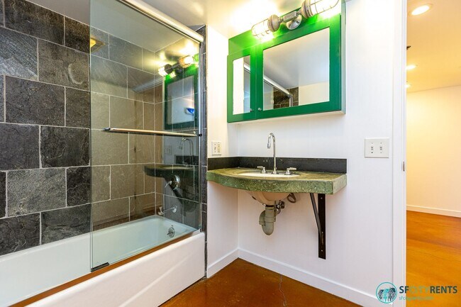 Building Photo - SoMA: Ground Level Conversion Live/Work Lo...