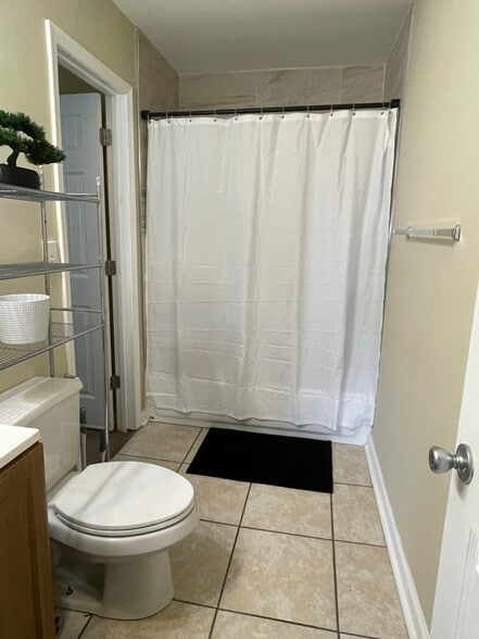 Building Photo - 888 W Lombard St