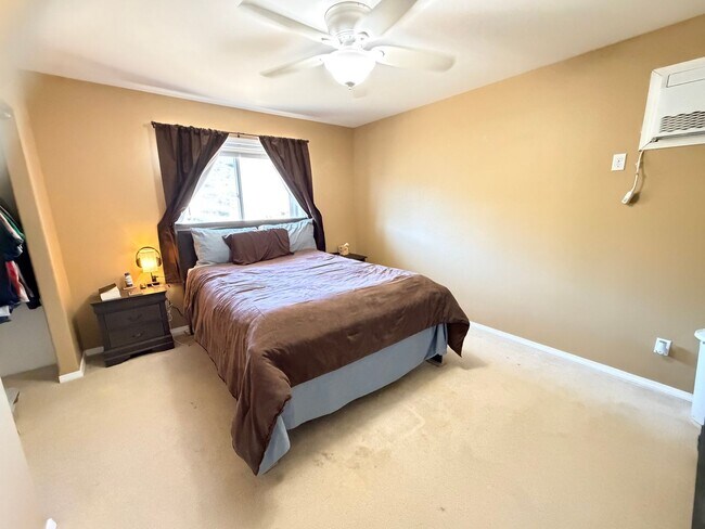 Building Photo - EPHRATA- 2+ bed/2 bath home with private deck w/ hillside views, d/w, a/c and garage! W/S/G paid!