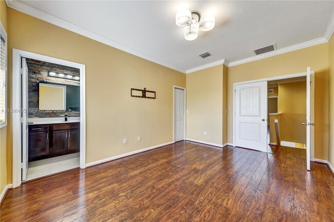 Building Photo - 346 NE 47th Pl