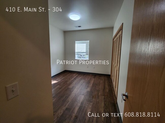 Building Photo - 1 bedroom/ 1.5 bath +den in Sun Prairie, WI