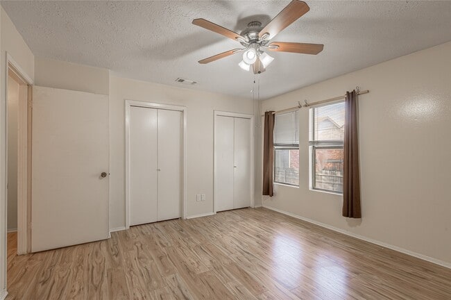 Building Photo - 2521 Crosstimbers Dr