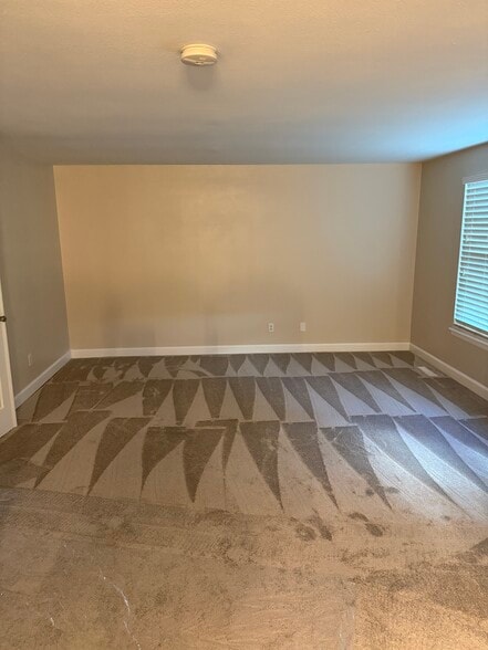 Primary bedroom - 1017 S Fraser Way