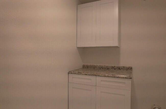 Building Photo - Splendora  Beauty on 2 Acres