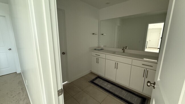 Building Photo - 3239 S Forest Ave