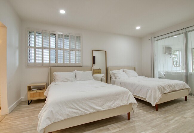 Building Photo - 4246 Deste Ct