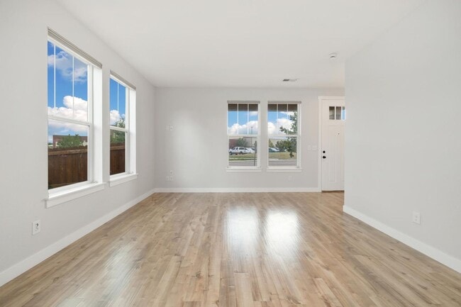 Building Photo - Outstanding Townhome W/ Large 3 Bed- 2.5 Bath and 2-Car Garage!