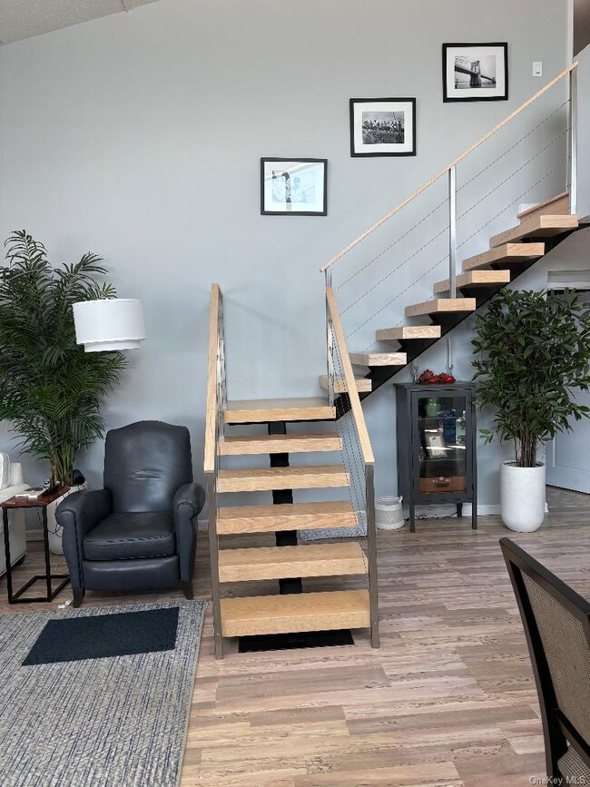 Building Photo - 750 W Broadway