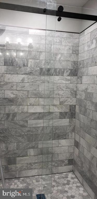 Building Photo - 2510 S Walter Reed Dr