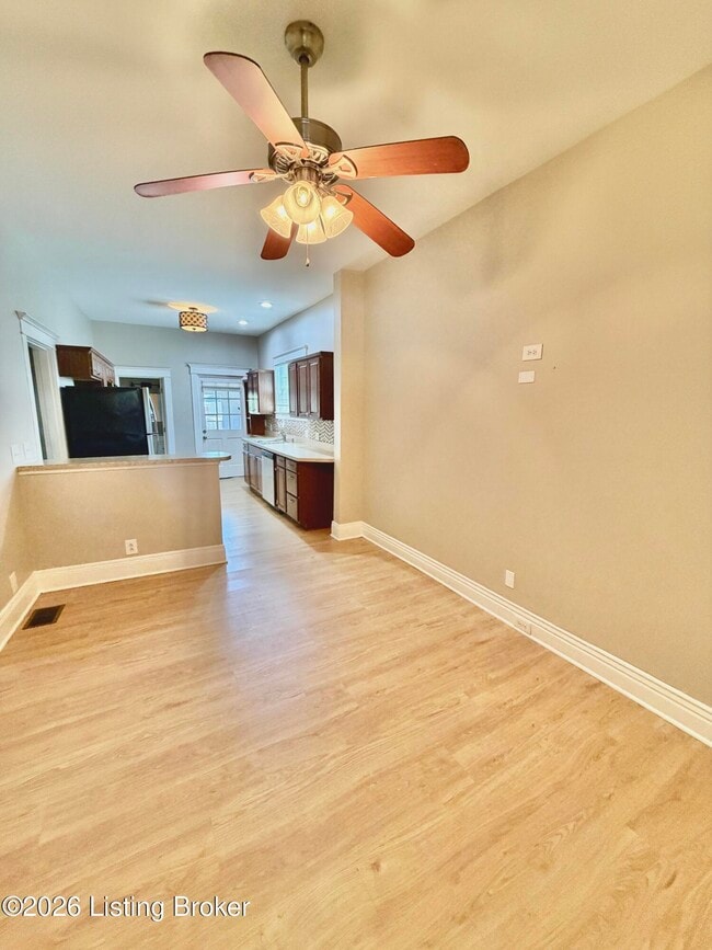 Building Photo - 2125 Crittenden Dr