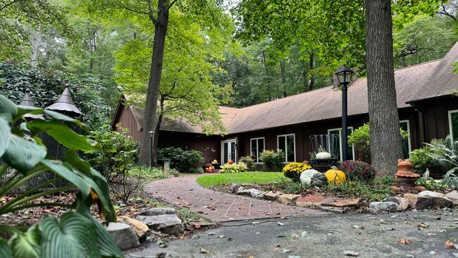 Primary Photo - 9093 Spring Hill Ln