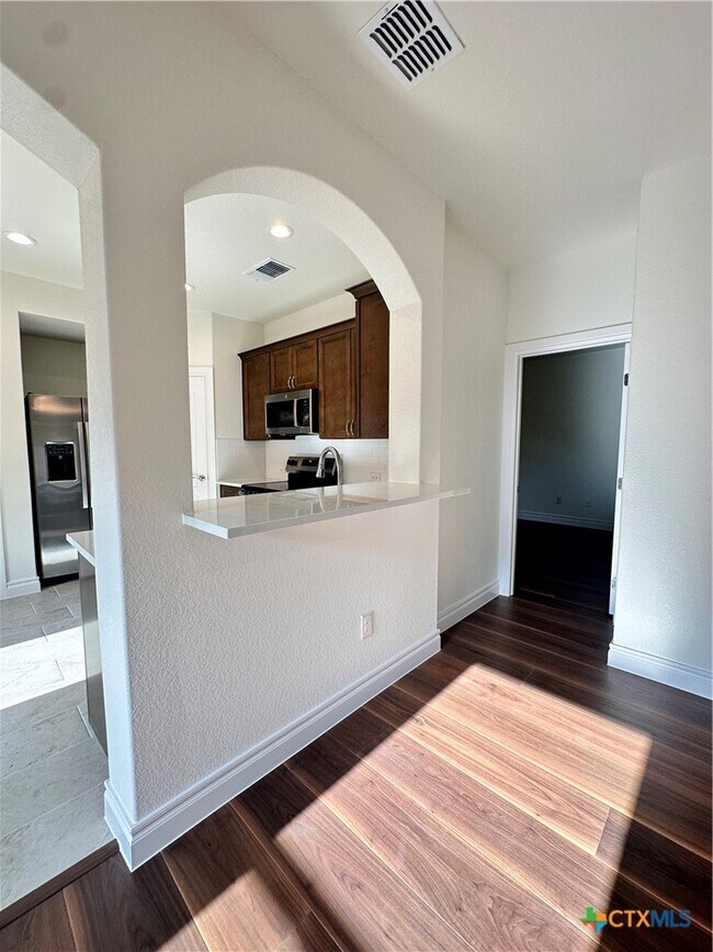 Building Photo - 2017 Ridge View Dr