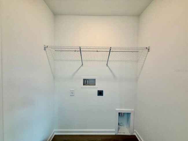 Building Photo - 5745 Helmsman Ct