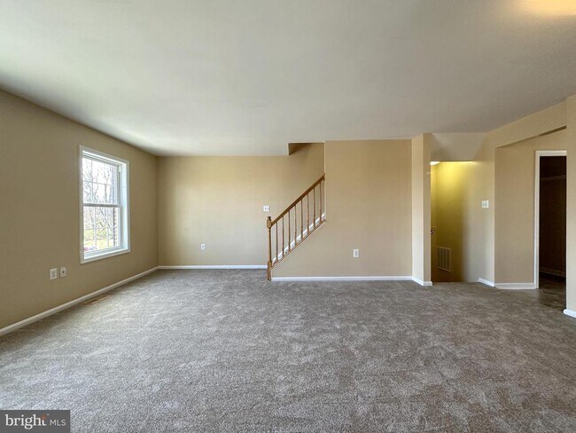 Building Photo - 102 Ridge Ct