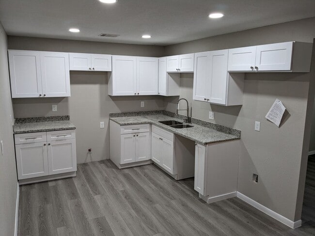 Building Photo - 514 Corydon Dr