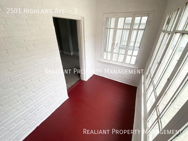 Building Photo - 2501 Highland Ave