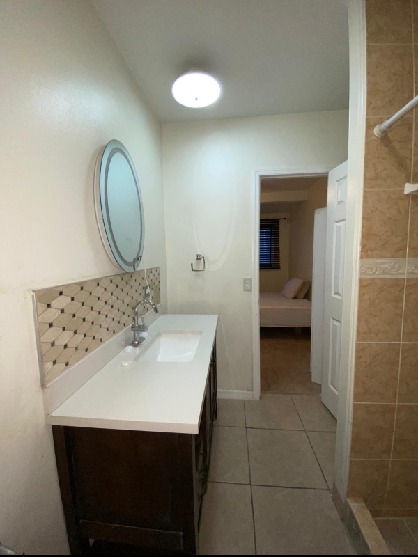 Building Photo - 129 Dahlia Dr