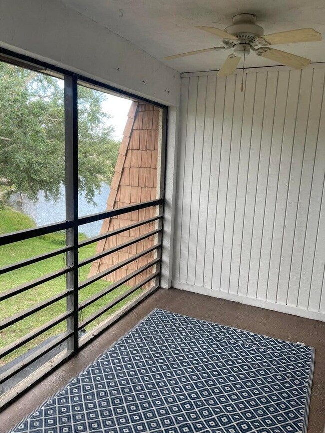 Building Photo - 4237 Oak Terrace Dr