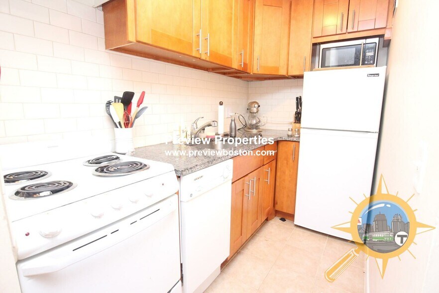 Building Photo - 200 Kelton St