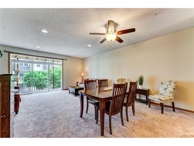 Building Photo - 11939 Emery Village Dr N