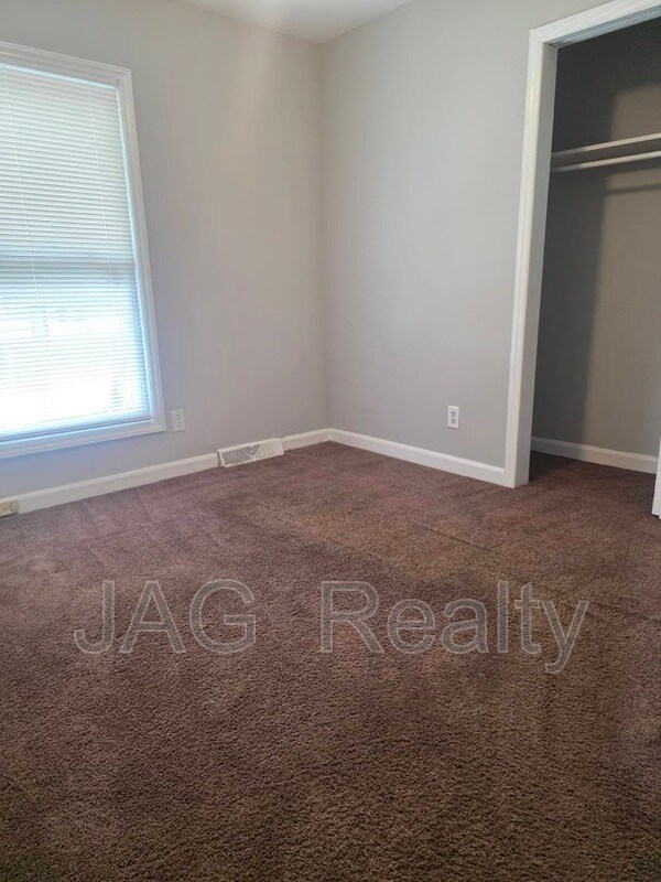 Building Photo - 841 Carrington Dr