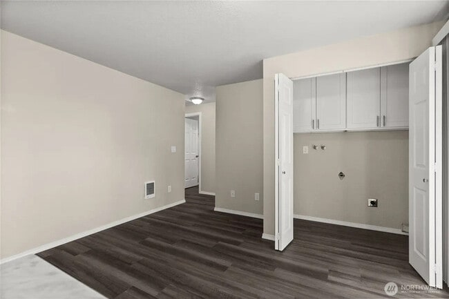 Building Photo - 502 Tullis St NE