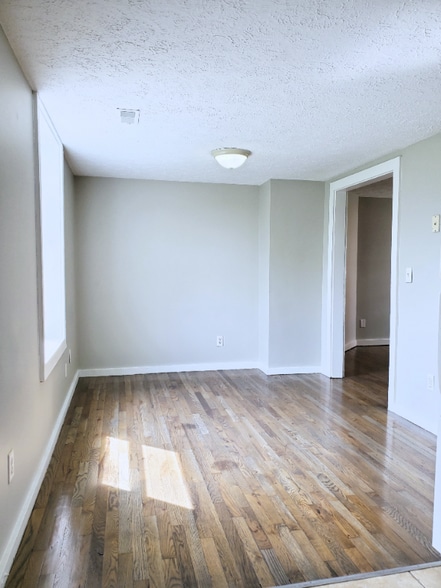 Building Photo - 90 E 8th Ave