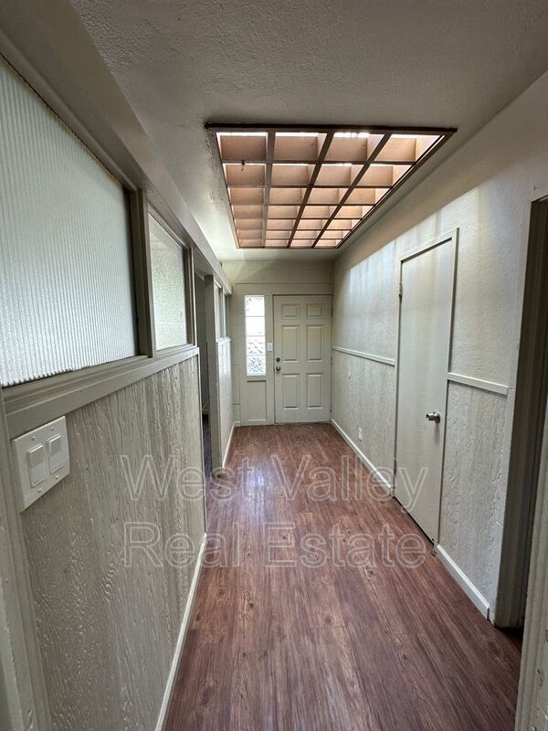 Building Photo - 422 1/2 North St