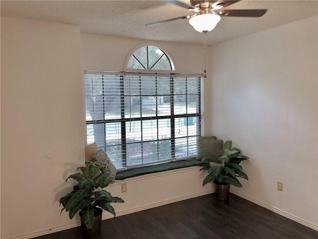 Building Photo - 1321 Piney Creek Ln