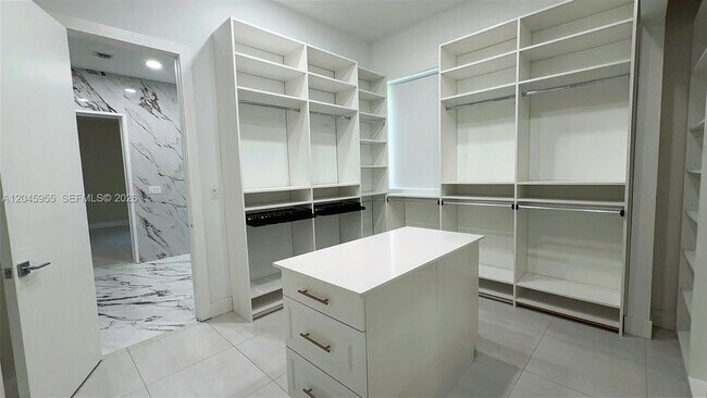 Building Photo - 12802 Grand Oaks Dr