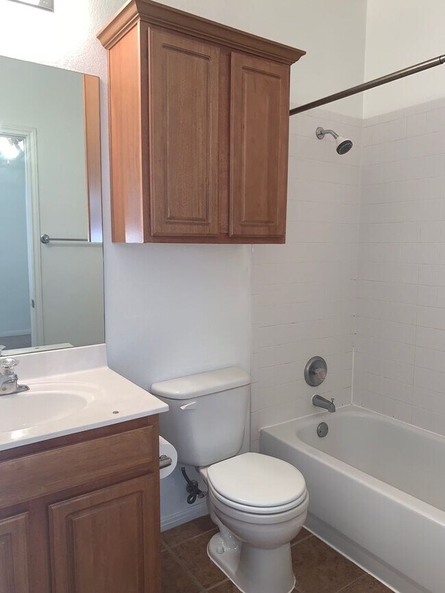 Building Photo - 1904 W 42nd St