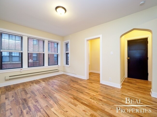 Building Photo - 4409 N Wolcott Ave