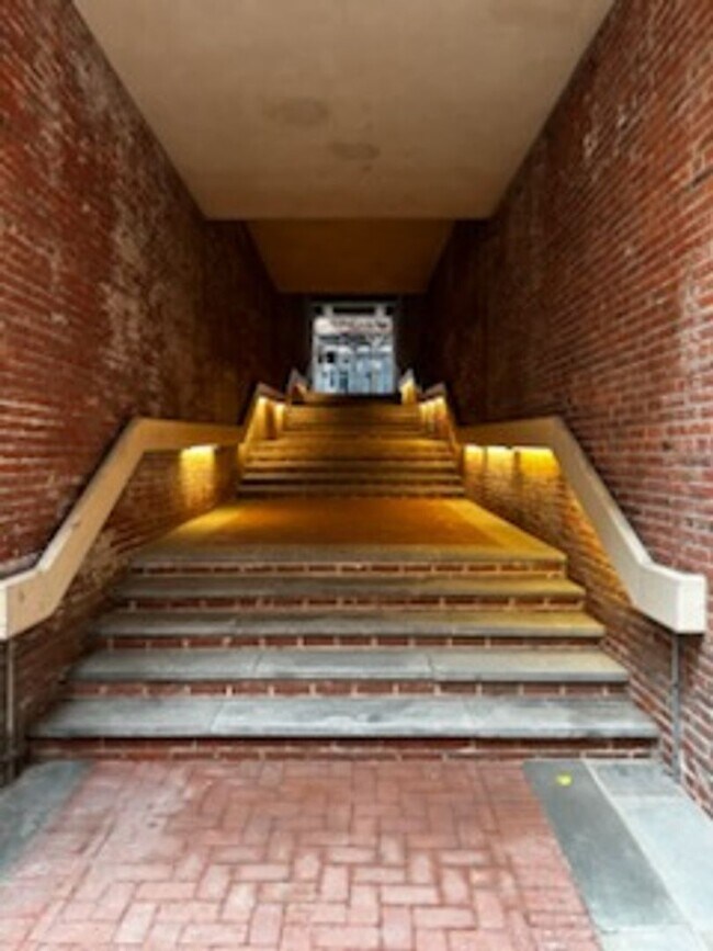 Building Photo - Welcome to Urban Elegance in the Heart of Historic Old City, Philadelphia