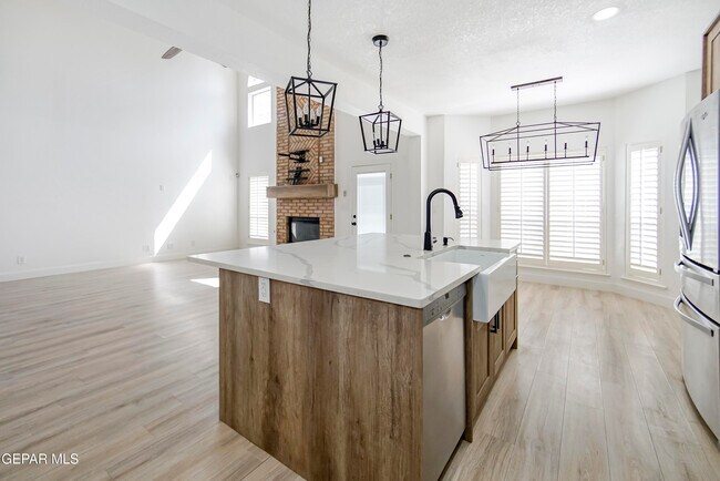 Building Photo - 918 Bellacumbre Dr
