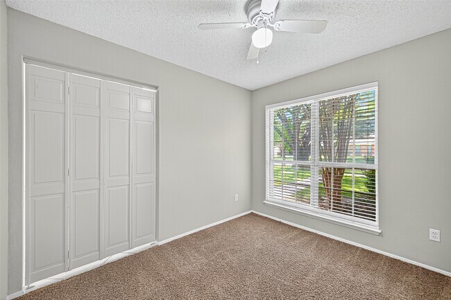 Building Photo - 4650 Glenvillage St