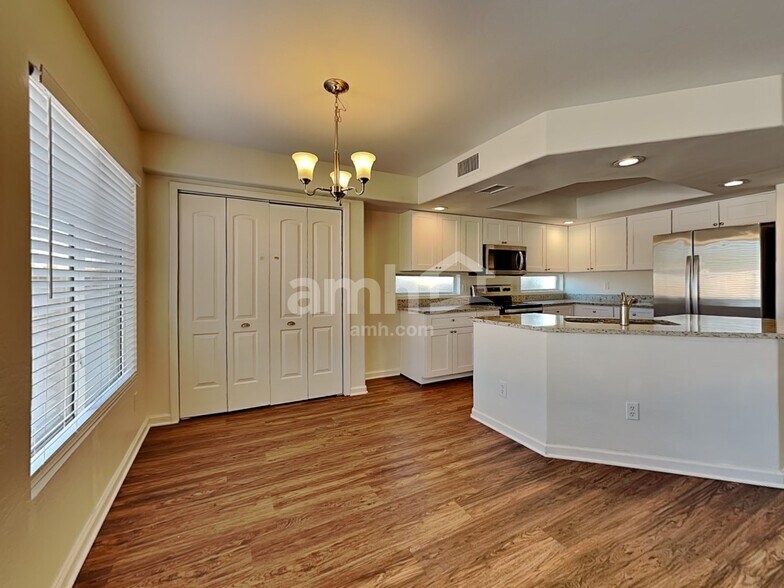 Building Photo - 22028 W Morning Glory St