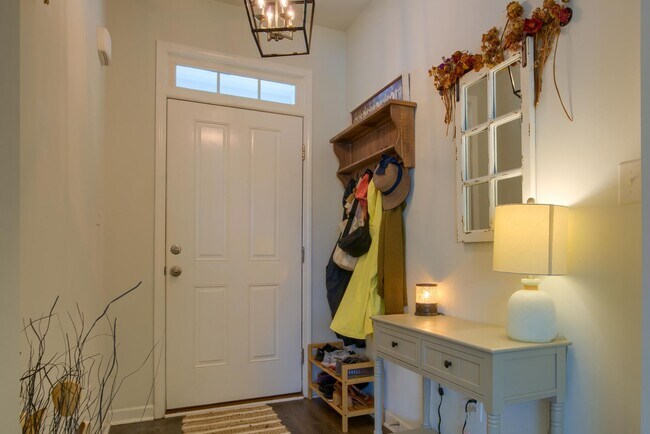 Building Photo - Charming 3-Bedroom Home for Rent in The Pr...