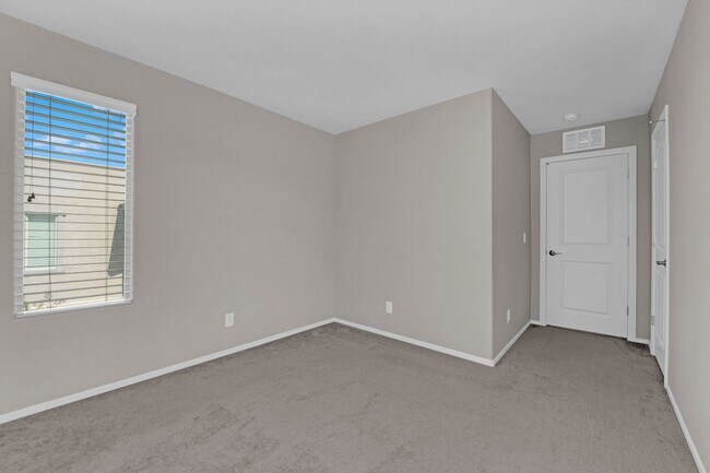 Building Photo - Beautiful House near Durango Curve