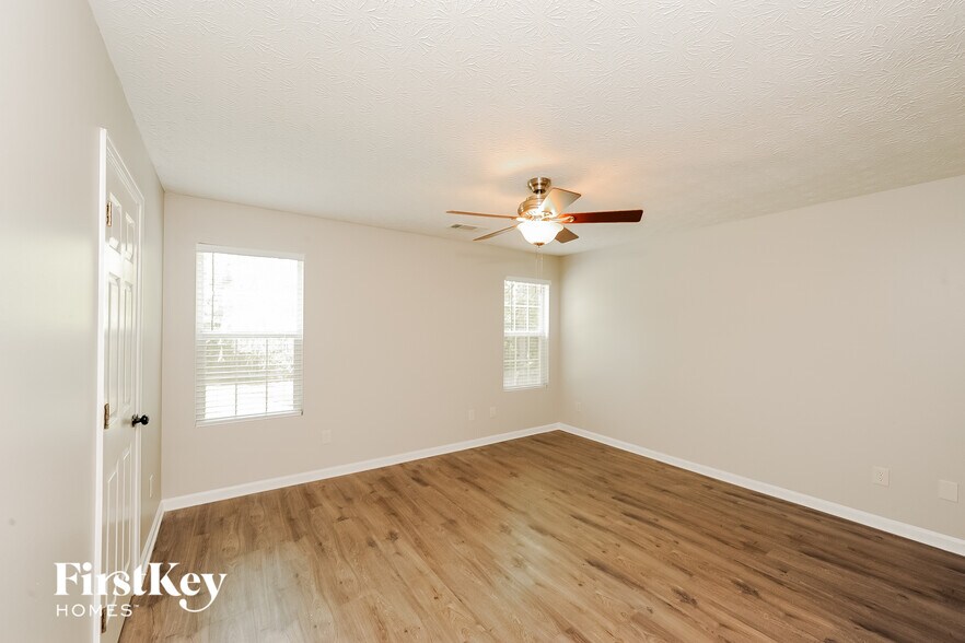 Building Photo - 5255 Hillcrest Glenn Dr
