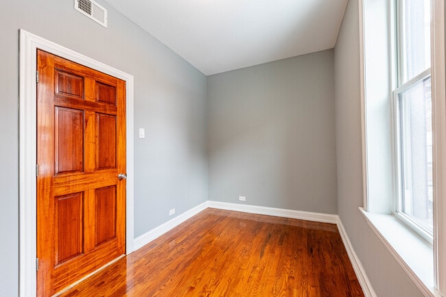 Building Photo - 2242 N Western Ave