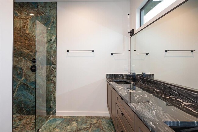 Building Photo - 4906 Aberdeen Cir