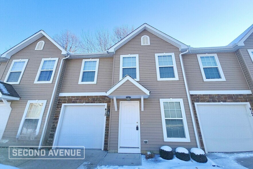 Primary Photo - 415 Station 44 Pl