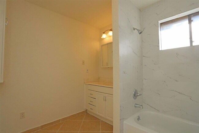 Building Photo - 5023 Monteith Dr