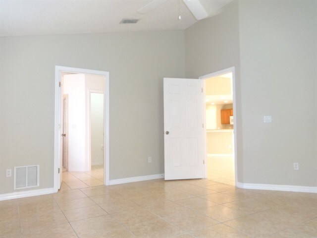 Building Photo - 136 Sura Blvd