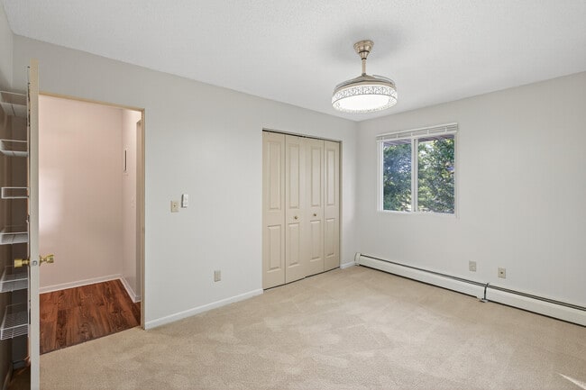 Building Photo - Rosco Apts- 2710