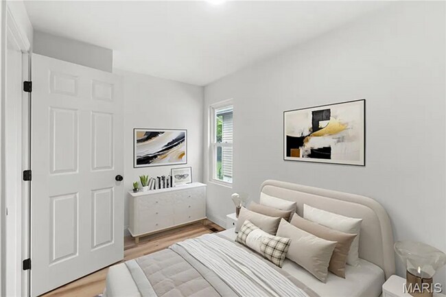 Building Photo - Totally Renovated & Totally Adorable - Sec...