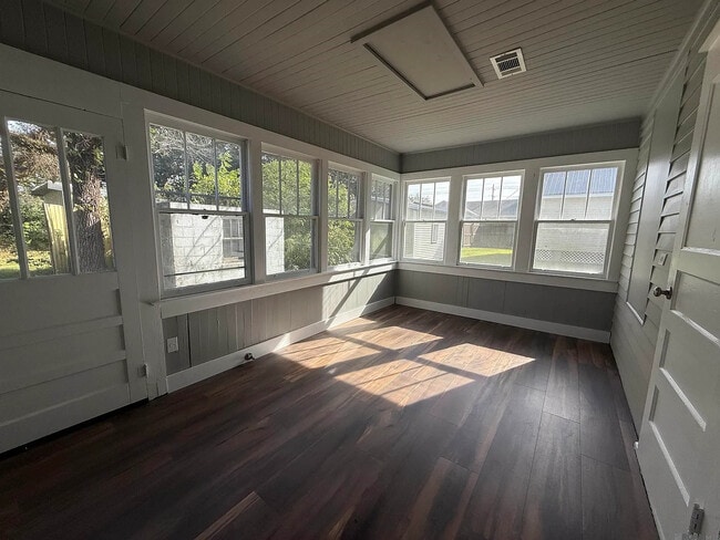 Building Photo - 108 St Jude St