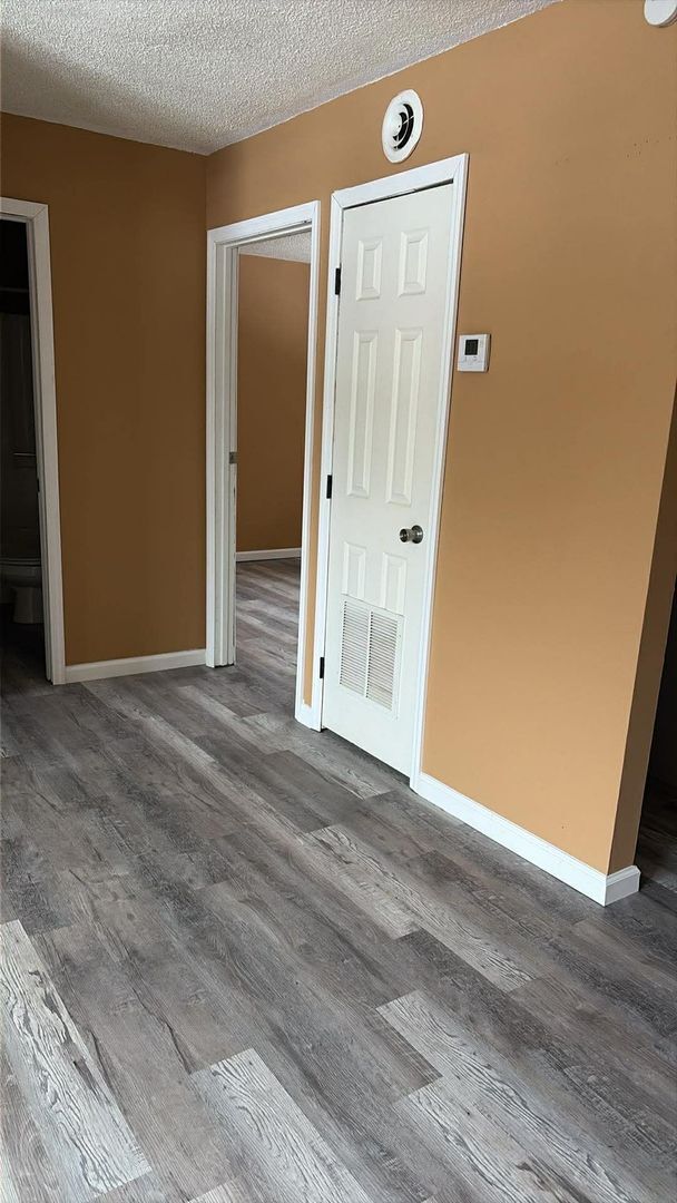 Building Photo - Maynardville 37807 - 2 bedroom, 1 bath apartment water included - Contact Lisa Vineyard and Shann...